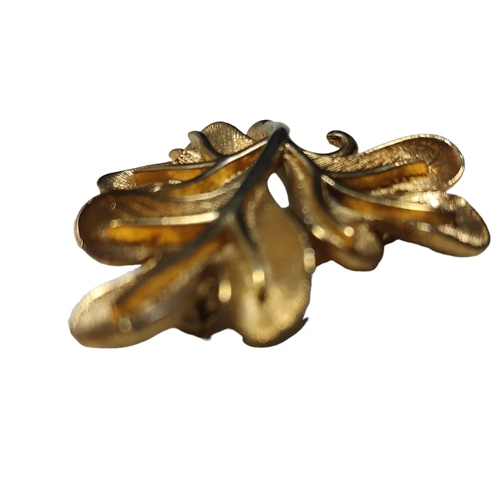 Vintage Leaf Gold Tone Brooch‎ Two Inch Granny Core Unbranded Fall Autumn